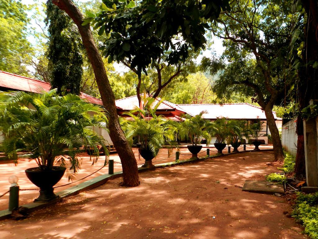 Jayasinghe Holiday Resort Kataragama Exterior foto